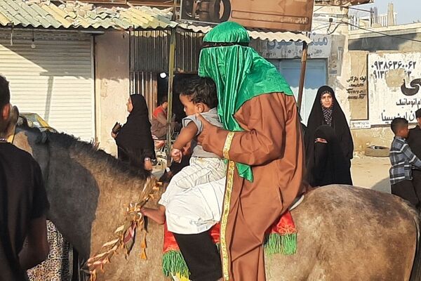 حرکت نمادین کاروان امام حسین (ع) به همت هیئت فاطمیون در میناب
