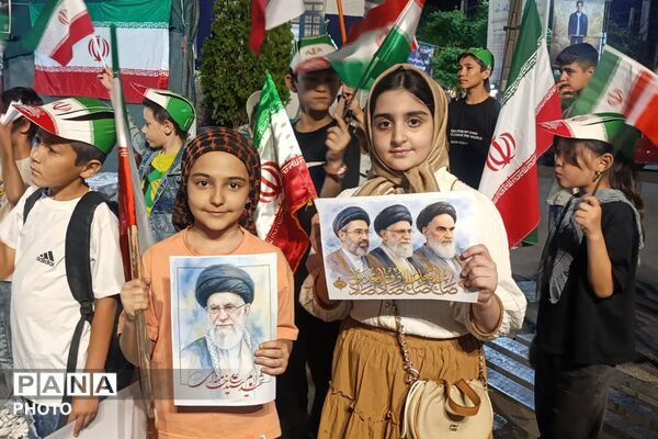 حضور پرشور دانش‌آموزان دبستان پسرانه کاظمیه در غرفه شهدای دانش آموز ورامین