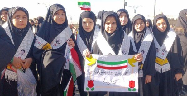 حضور پرشور آینده‌سازان ایران در راهپیمایی روز دانش‌آموز در همدان 