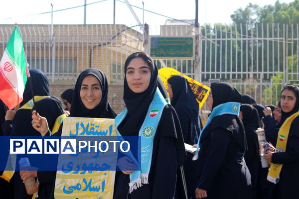 حضور پرشور تشکل های دانش آموزی در راهپیمایی ۱۳ آبان