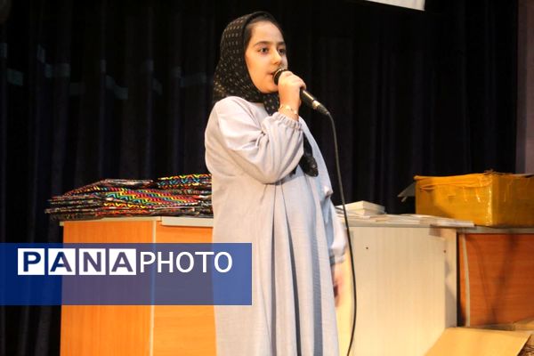 تقدیر از برگزیدگان جشنواره فرهنگی و هنری فردا در ساری 