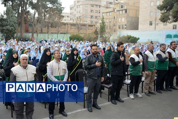حضور خادمان رضوی در مدرسه قدر بهارستان‌دو