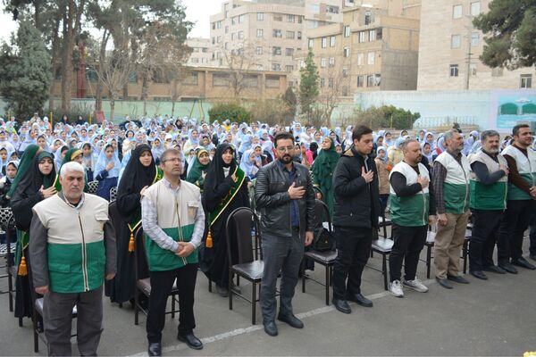 حضور خادمان رضوی در مدرسه قدر بهارستان‌دو