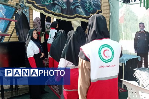 رژه اقتدار هلال‌احمری‌ها در شهرستان پیشوا به مناسبت هفته دفاع مقدس