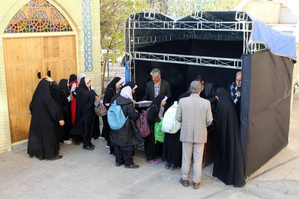 عزاداری باشکوه دانش‌آموزان و مسئولان در سوگ حضرت فاطمه زهرا (س)