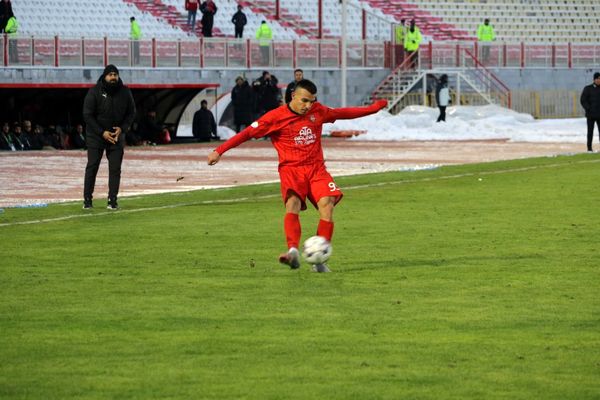 بازی تراکتور و ملوان در تبریز