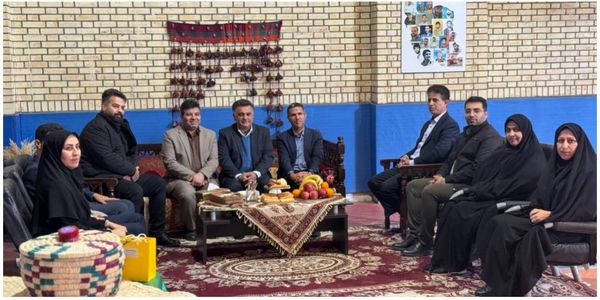 بازدید دبیر قرارگاه عدالت تربیتی از نمایشگاه «ایرانمون» در بوشهر