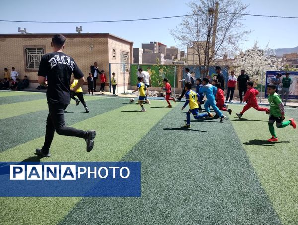 اجرای طرح شهید خرازی ( آزادسازی فضای ورزشی) در دبستان پیامبراعظم ( ص) شهرستان فیروزکوه 