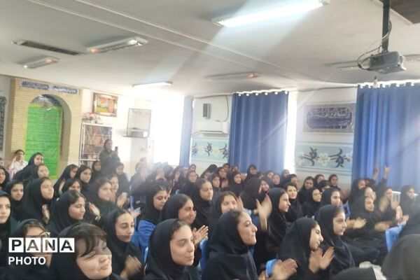 جشن جوانه‌ها در دبیرستان هیئت‌امنایی فرشتگان شیراز