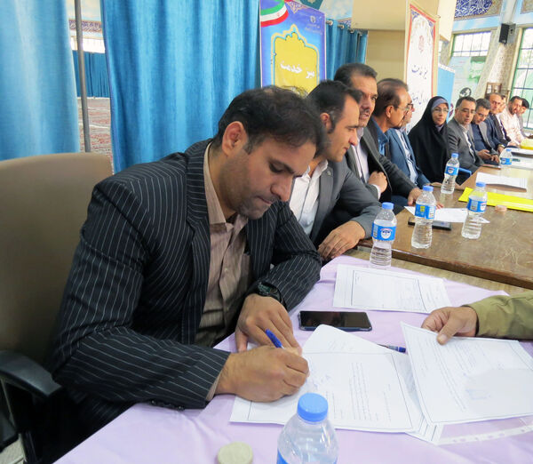 برپایی میز خدمت آموزش و پرورش خراسان شمالی
