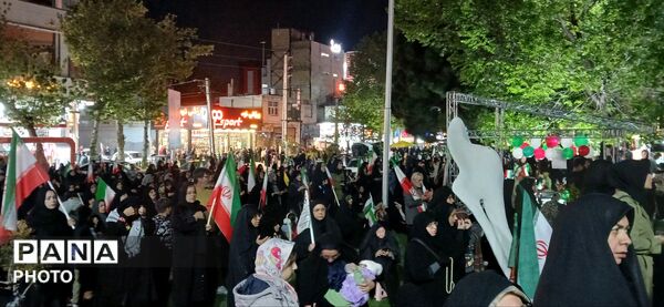 حضور پررنگ مردمان هشتگرد در راهپیمایی هرشب 