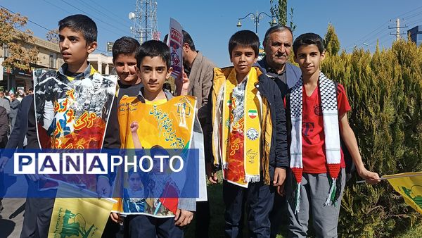 حضور پرشور مردم یاسوج در راهپیمایی ۱۳ آبان در دامنه‌های دنا