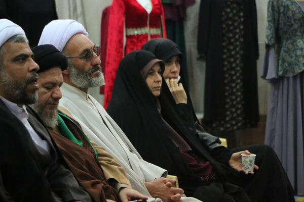 برپایی نمایشگاه عفاف و حجاب در هنرستان ایمان قم