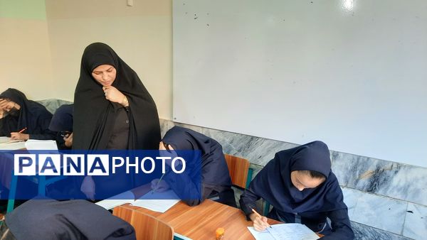 برگزاری آزمون سنجش آغازین به صورت هماهنگ کشوری در دبیرستان فرهنگیان ناحیه ۷ مشهد