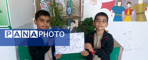 اجرای پویش «جانم فدای رهبر» در آموزشگاه شهید محمد منتظر قائم خاتم 