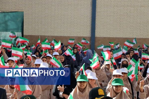 مراسم جشن ملی عاطفه‌ها در دبیرستان دخترانه شهید دکتر پاکنژاد یزد 