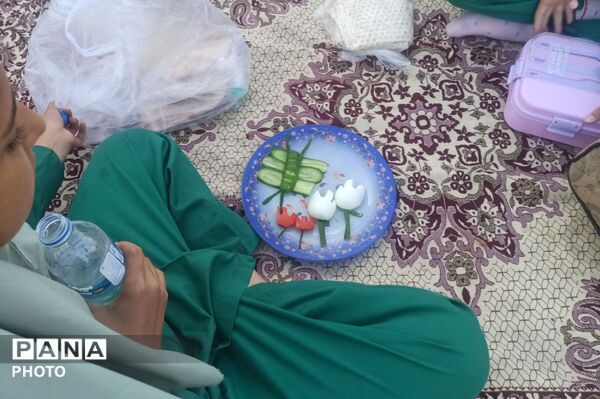 جشن تخم‌مرغ در حیاط مدرسه