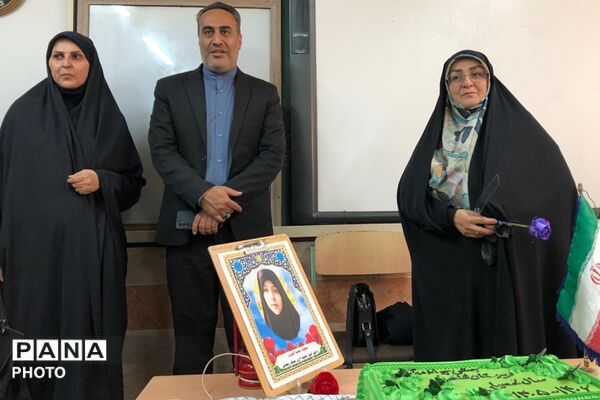 آیین نواختن زنگ جوانه ها در مدرسه شاهد نجمه ناحیه دو شهرری 