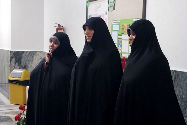 برپایی مدرسه انقلاب