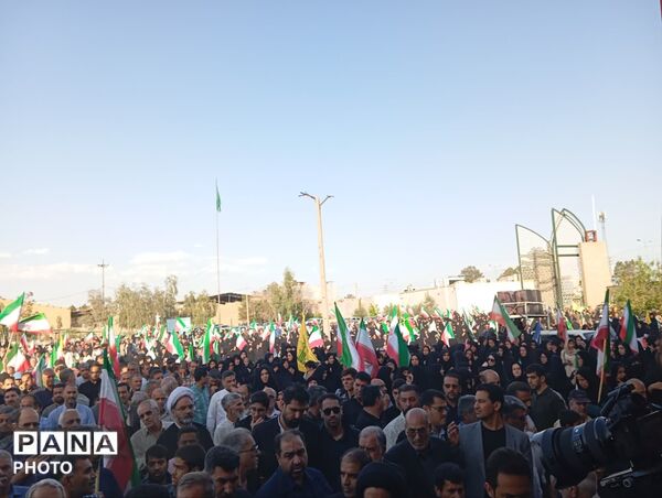 مراسم خاکسپاری شهیده دانش‌آموز «فاطمه موحدان» در یزد