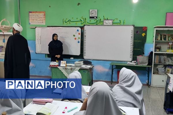 برگزاری مراسم به مناسبت ایام فاطمیه در دبستان راهیان نور ناحیه دو شهرری 