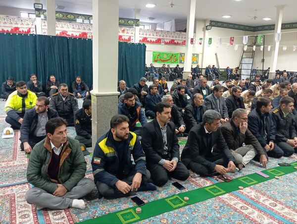 حضور پرشور دانش‌آموزان خدا‌آفرین در نماز عبادی ـ سیاسی جمعه