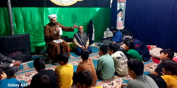 شبی سرشار از معنویت پایان اعتکاف دانش آموزان در روستاهای مختلف شهرستان دره‌شهر 