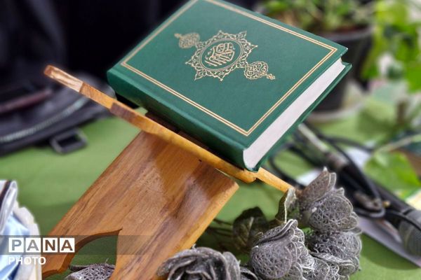  پیچیدن عطر نماز جماعت در مدرسه شهدای هسته‌ای قرچک