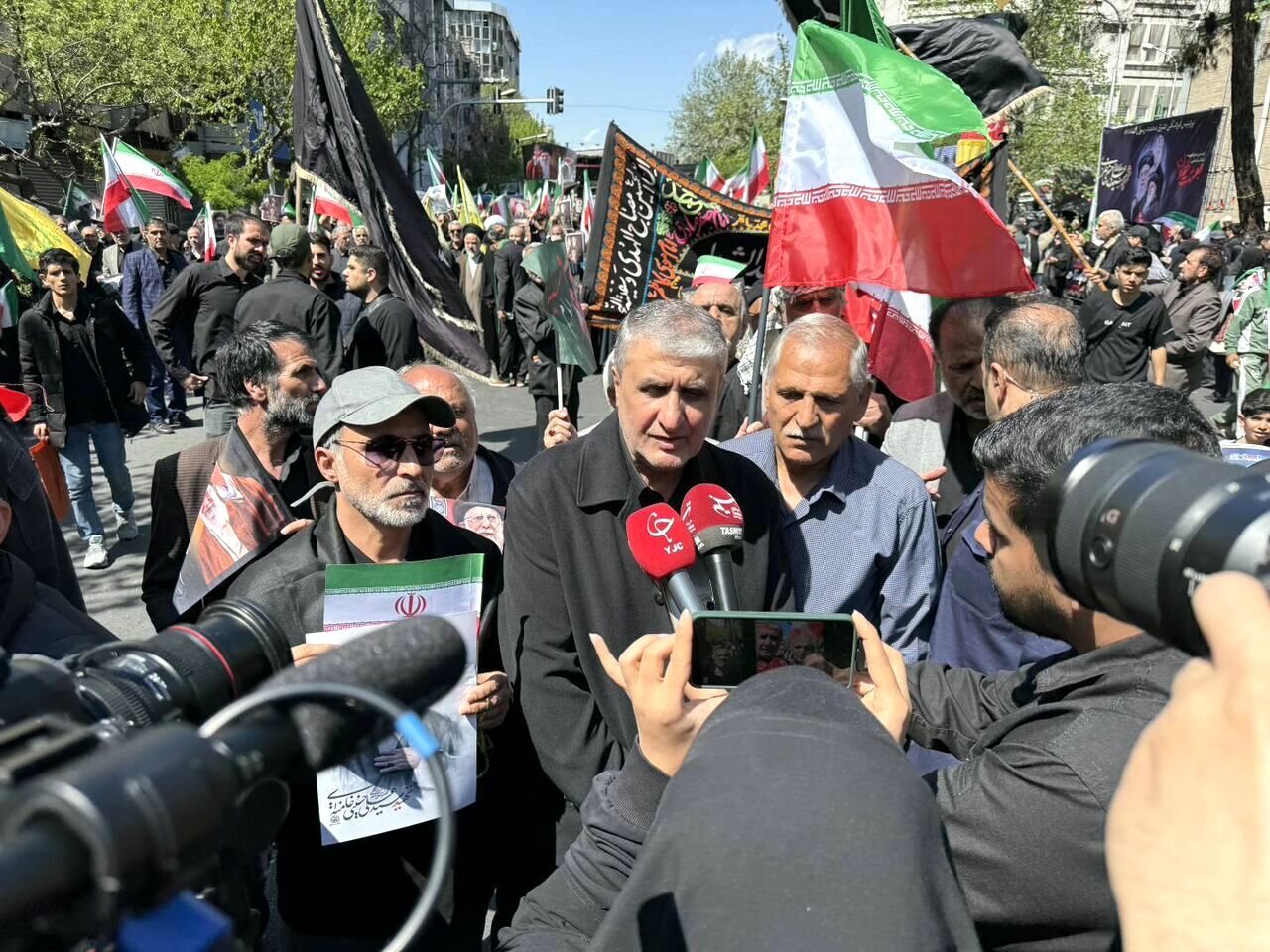 اسلامی: رهبر شهید انقلاب اسلامی راهگشا بودند/ نیروهای مسلح ما تقاضای آتش‌بس نکردند