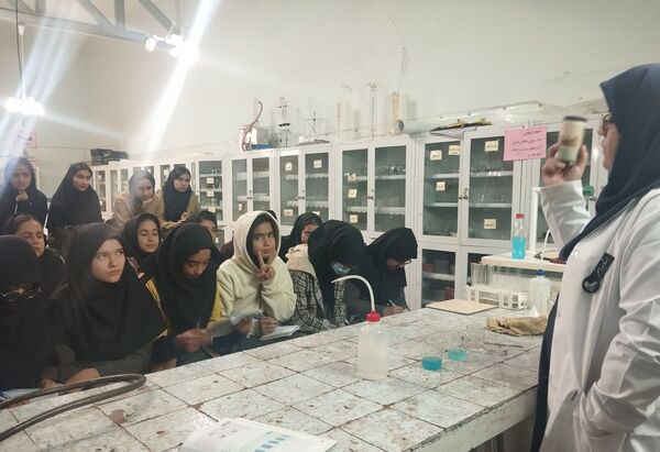 بازدید دانش آموزان کاشمری از پژوهش سرا