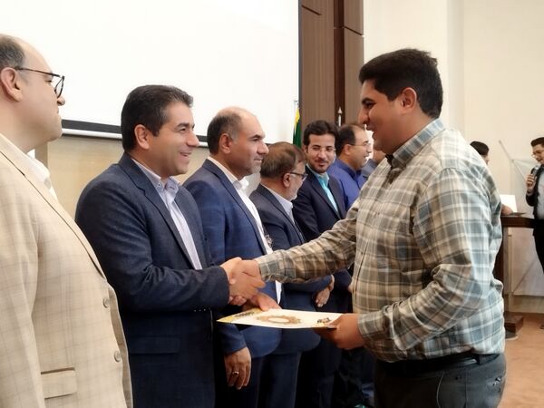 تجلیل از اصحاب رسانه توسط فرماندار و شهرداری‌های برخوار در سالن فرمانداری برخوار 