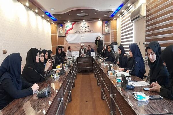 حضور دانش‌آموزان پای صندوق انتخابات هیات‌رئیسه شورای دانش‌آموزی