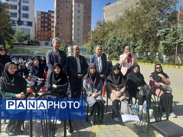 بزرگداشت هفته‌ دفاع مقدس در دبیرستان شاهد شهید حمامی