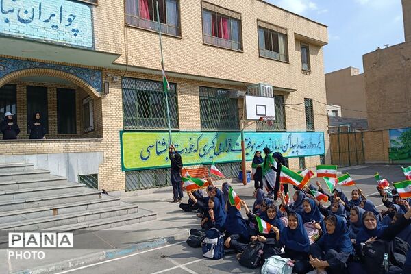  حرکات های ورزشی توسط ورزشکاران دبیرستان ایثار یک  به مناسبت هفته تربیت بدنی 
