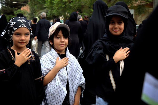 از کودک تا بزرگ پای مکتب حسین(ع)