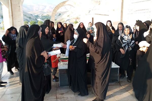 غبارروبی مزار شهدای گمنام در رودهن 