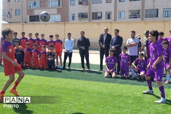 از ایستگاه سلامت تا پیاده‌روی کنار فوتبالیست‌ها