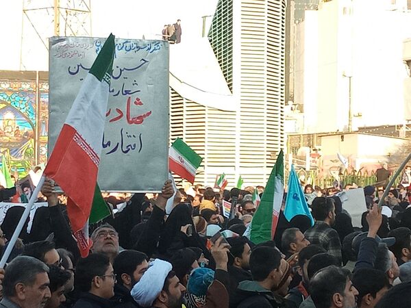 خیرش عظیم ملت یکپارچه ایران علیه عناصر تخریبگر و تروریست مسلح در مشهد مقدس