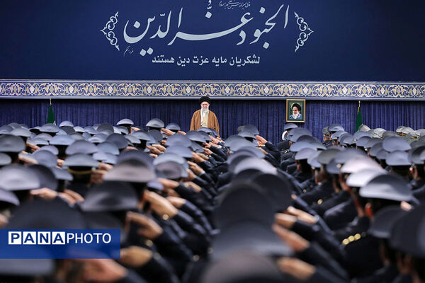 دیدار جمعی از فرماندهان نیروی هوایی و پدافند هوایی ارتش جمهوری اسلامی ایران با مقام معظم رهبری