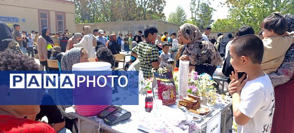 برپایی بازارچه در مدرسه ولیعصر آشخانه 