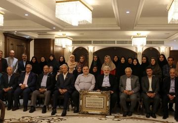 تجلیل یک خیر تهرانی از  معلمان مدرسه‌اش در سالروز گرامیداشت مقام معلم