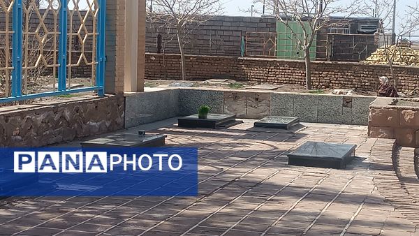 دلتنگی و حضور مردم روستای حسن آباد بلهر بر سر مزار شهیدان و عزیزانشان  