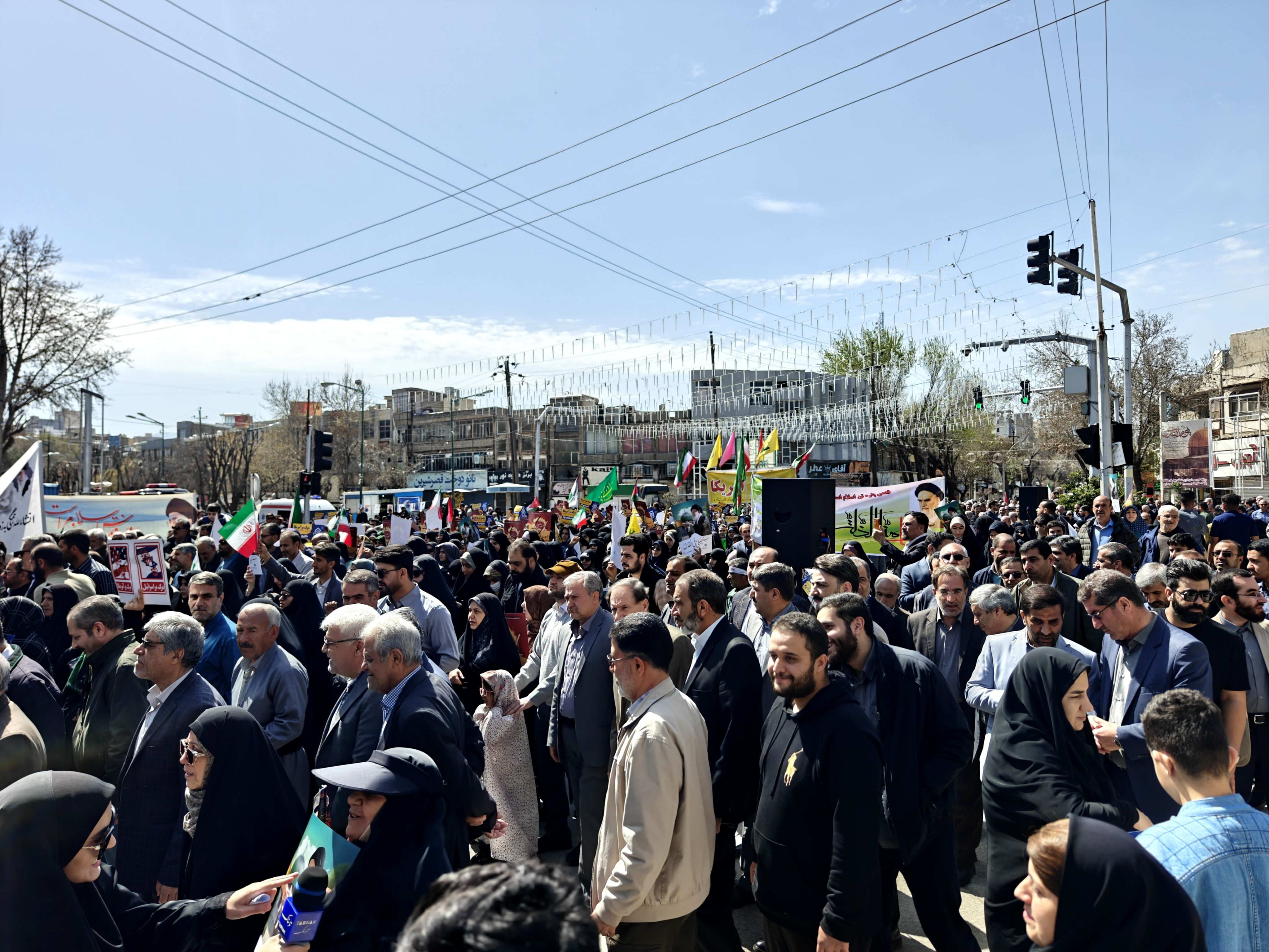 حضور پرشور فرهنگیان و دانش‌آموزان کرمانشاهی در راهپیمایی روز قدس