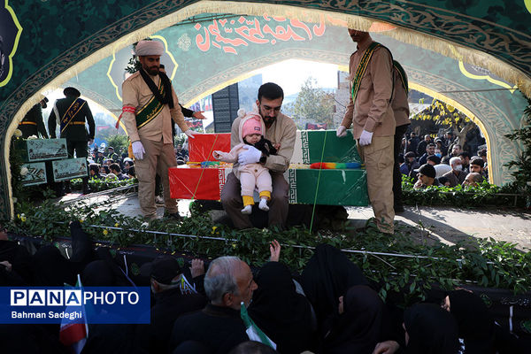 تشییع پیکرهای ۱۰۰ شهید گمنام از مقابل دانشگاه تهران