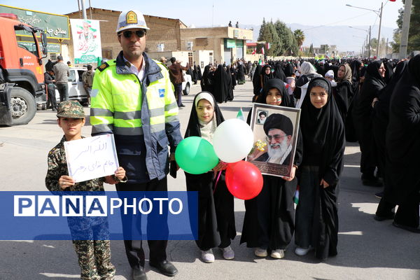 حضور آگاهانه مردم شهرستان کوار در راهپیمایی ۲۲ بهمن