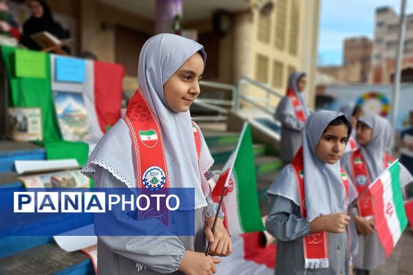 هم صدایی نسل آینده با انقلاب در مدرسه کودک مسلمان قرچک