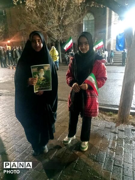 حضور یکپارچه مردم روستای آبنیه در وداع با امام خامنه‌ای