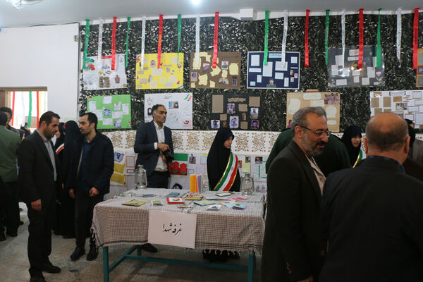 برپایی جشن «حضور تا ظهور» در دبیرستان شهیده حسنی سعدی قم
