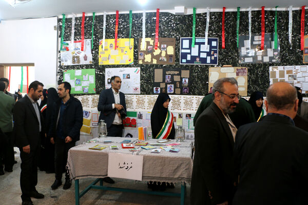 برپایی جشن «حضور تا ظهور» در دبیرستان شهیده حسنی سعدی قم