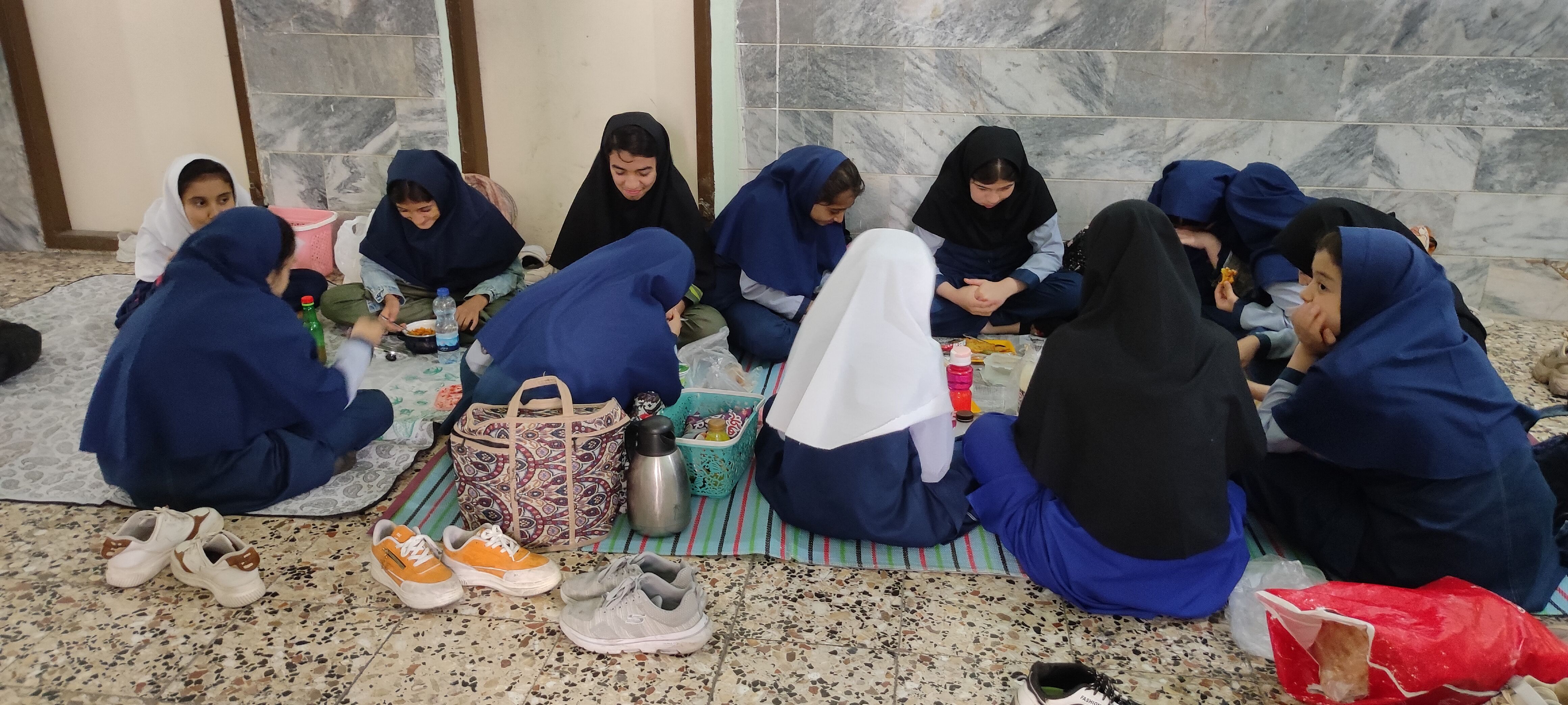 جشنواره غذای محلی و سالم در دبستان شهید خاقانی شهرستان شیروان